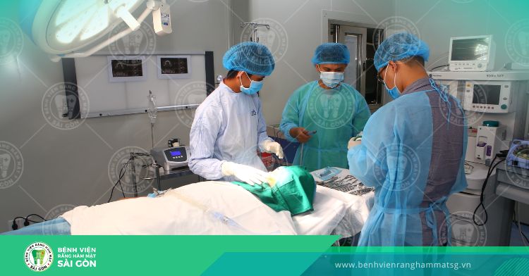 Bệnh Viện Răng Hàm Mặt Sài Gòn cắm implant cho bệnh nhân
