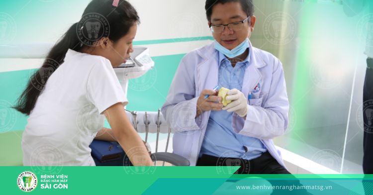 bác sĩ Nguyễn Quang Tiến và bệnh nhân